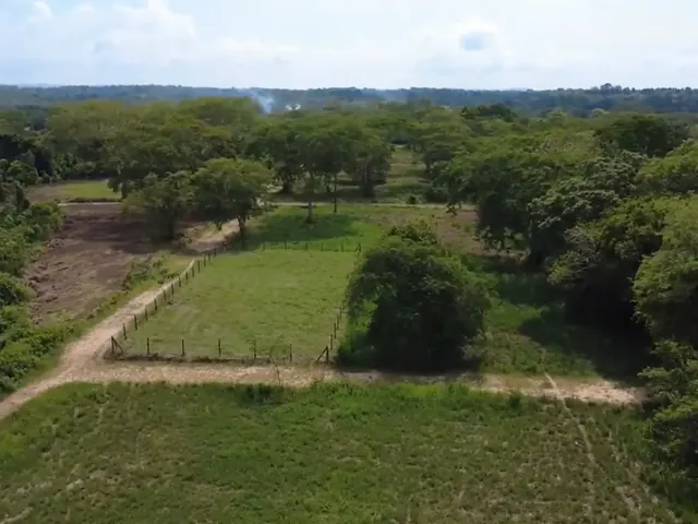 Terreno e envolvente do condomínio El Rancho I, em Santa Rosa de Lima